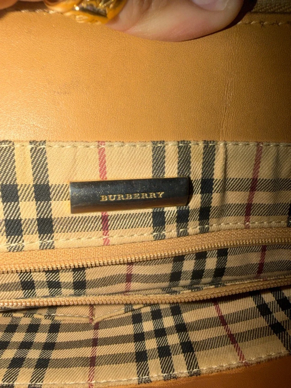 💯 Burberry Tan Leather Shoulder Bag with Hand-Painted Purple Floral Accents - Picture 10 of 16